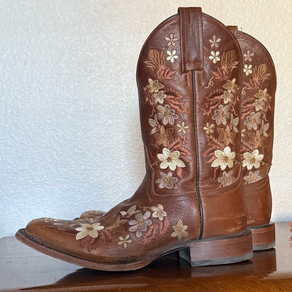Caborca Silver Floral Embroidered Cowboy Boots